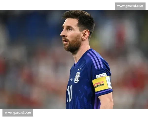 梅西读秒吊射击中横梁 詹俊盛赞：这就是超能力！